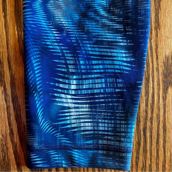 Lululemon Invigorate High Rise Flux Blue Multi Leggings Key Pocket Size 10 - Picture 4 of 10